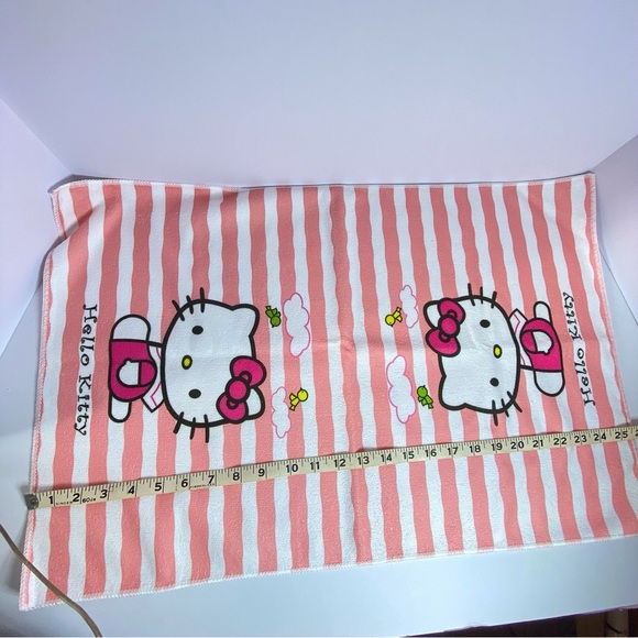 Hello Kitty Pink and White BNWT microfiber towel - Picture 4 of 5
